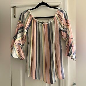 Women’s DREW blouse size Medium.
